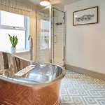 Emerald House Homestay *