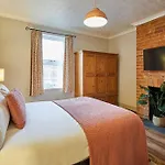 Emerald House Проживание в семье